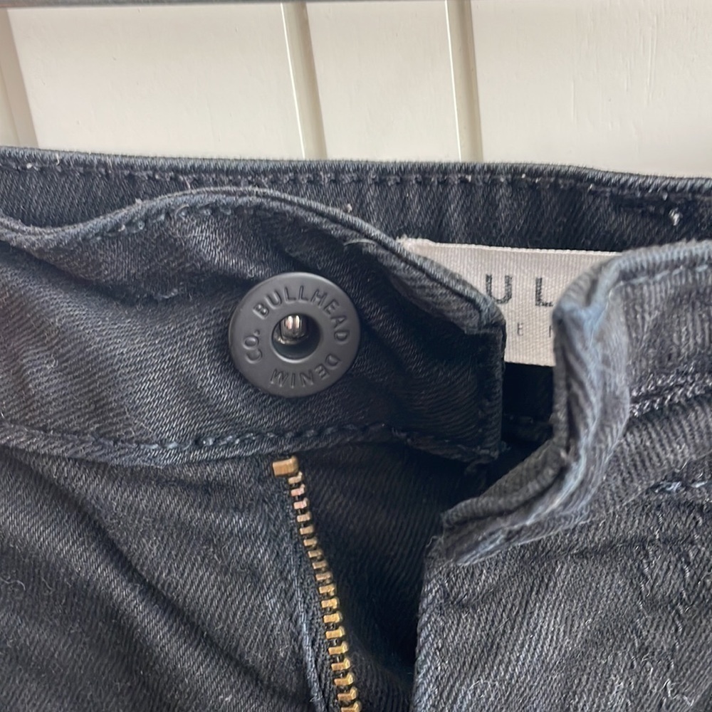 Bullhead Women’s Black Denim Cuffed Low Rise Shorts - Size 9 - Picture 3 of 7